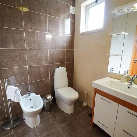 Dalila's House - Spacious And Comfortable 3-bedroom With Garage Daire